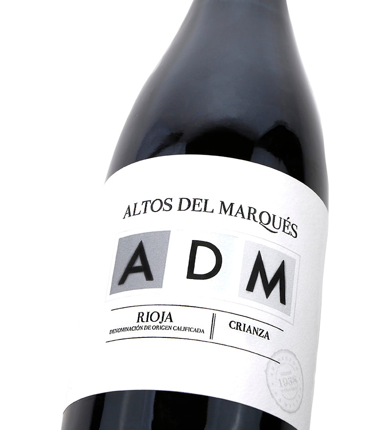 Detalle de la etiqueta frontal del vino ADM Crianza 2022 Rioja Alta - 100% Tempranillo Bodegas Cerrolaza.